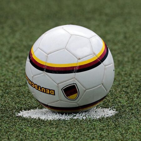 Der Ball beim Fußball