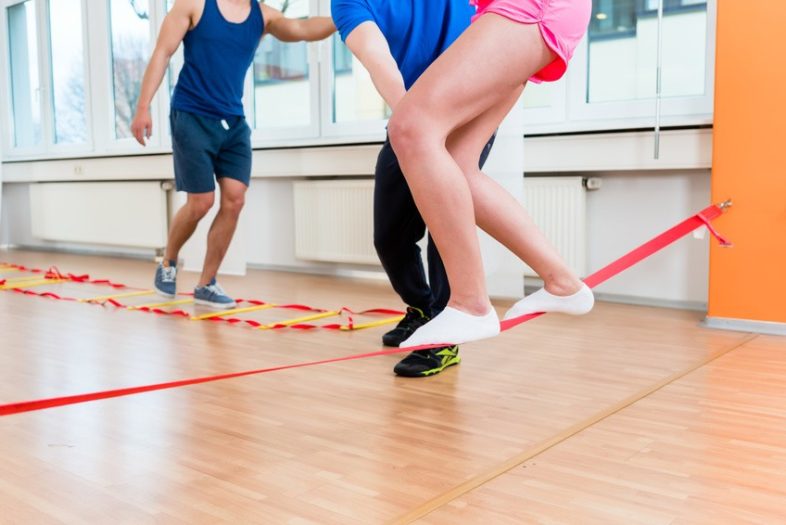 Slackline bzw. Slacking Regeln und Anleitung Spielregeln.de