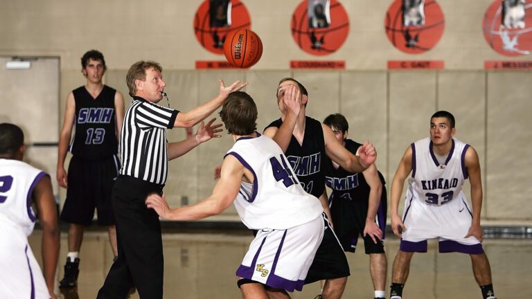 Basketball: 11 Regeln & Anleitung von FIBA, NBC & NCAA